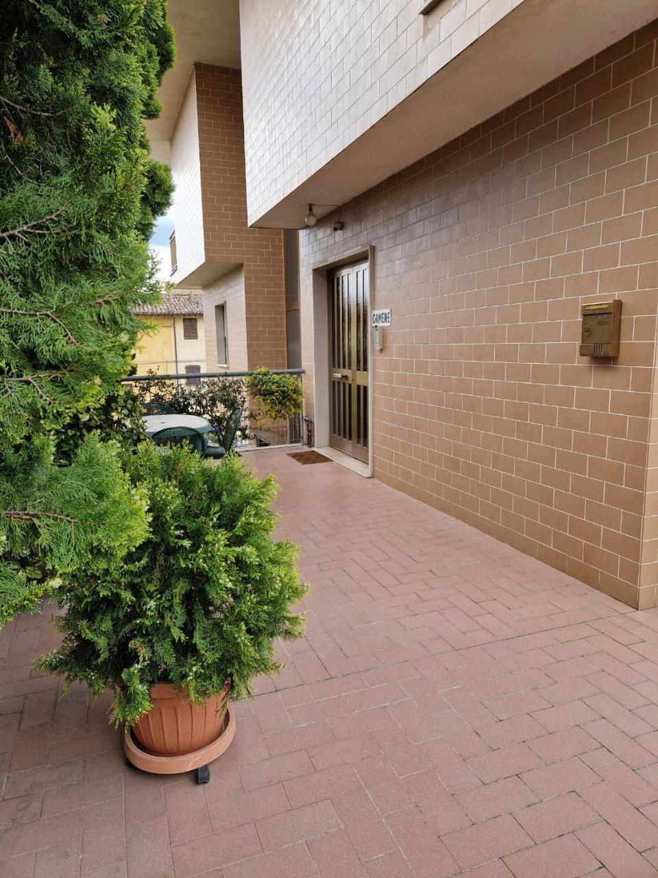 Affittacamere Via Carducci Gubbio Bagian luar foto